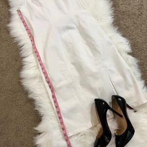 Elegant White Sleeveless Dress